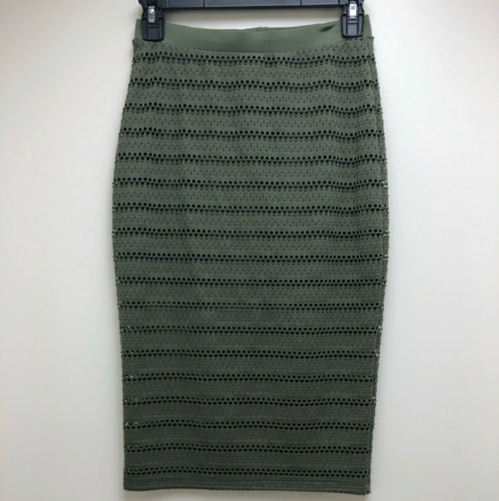EUC bebe skirt